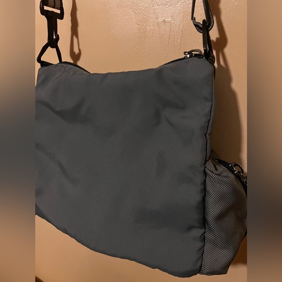 Vintage dkny bag crossbody/shoulder adjustable strap reflective - Picture 6 of 9